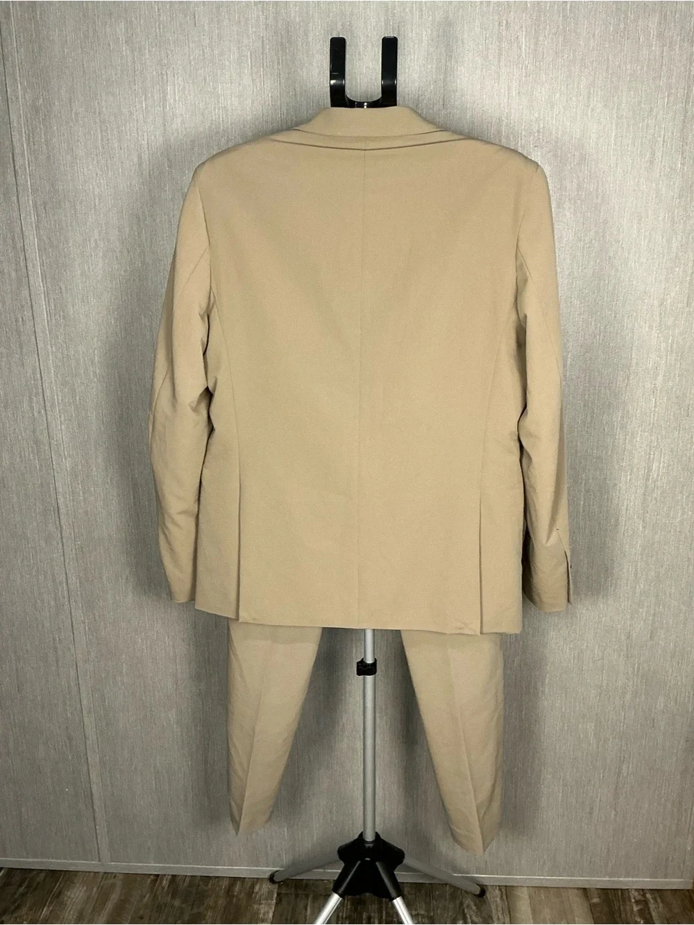 Zara Men's Beige Two-Piece Suit - Blazer & Trousers